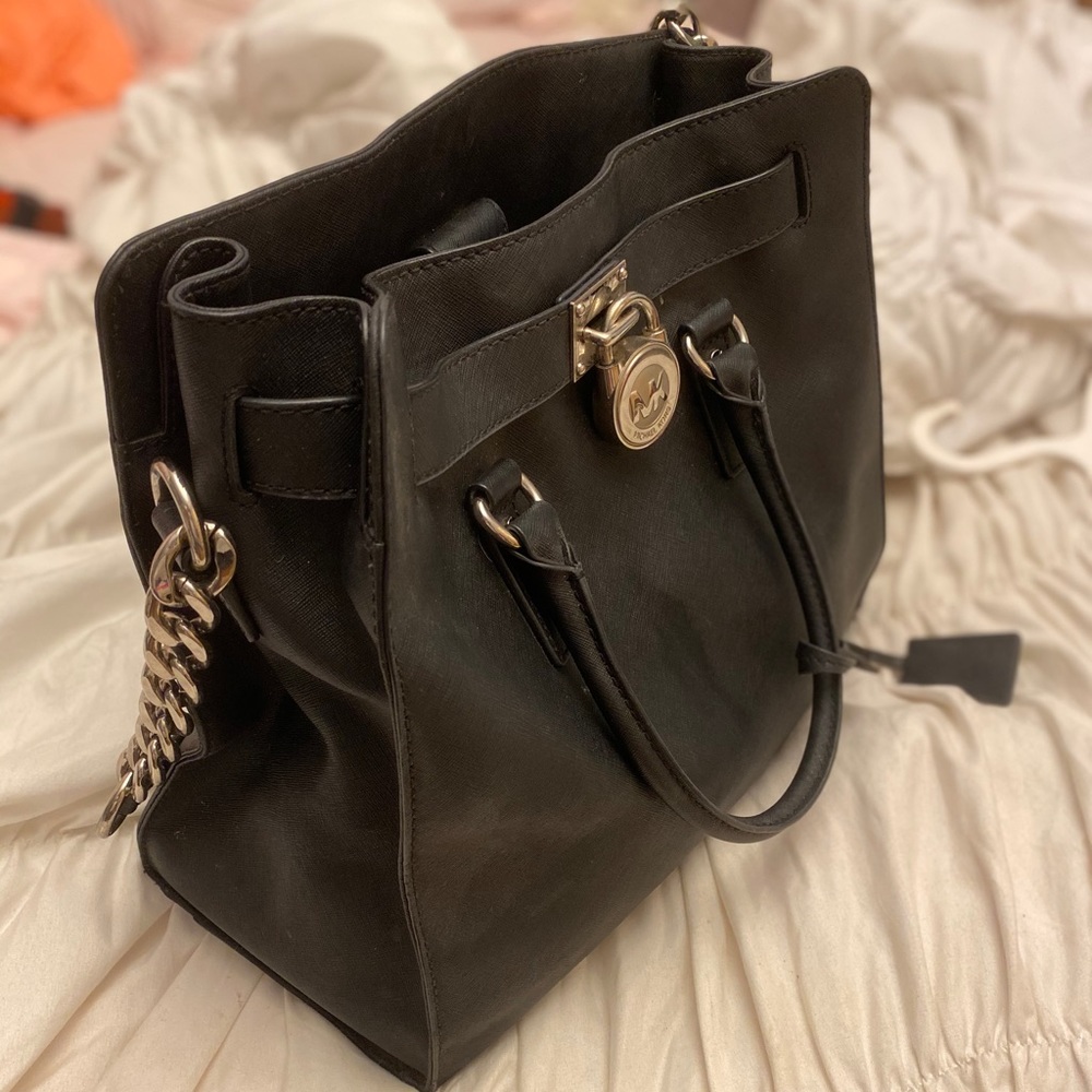 EUC Large Black Michael Kors Hamilton